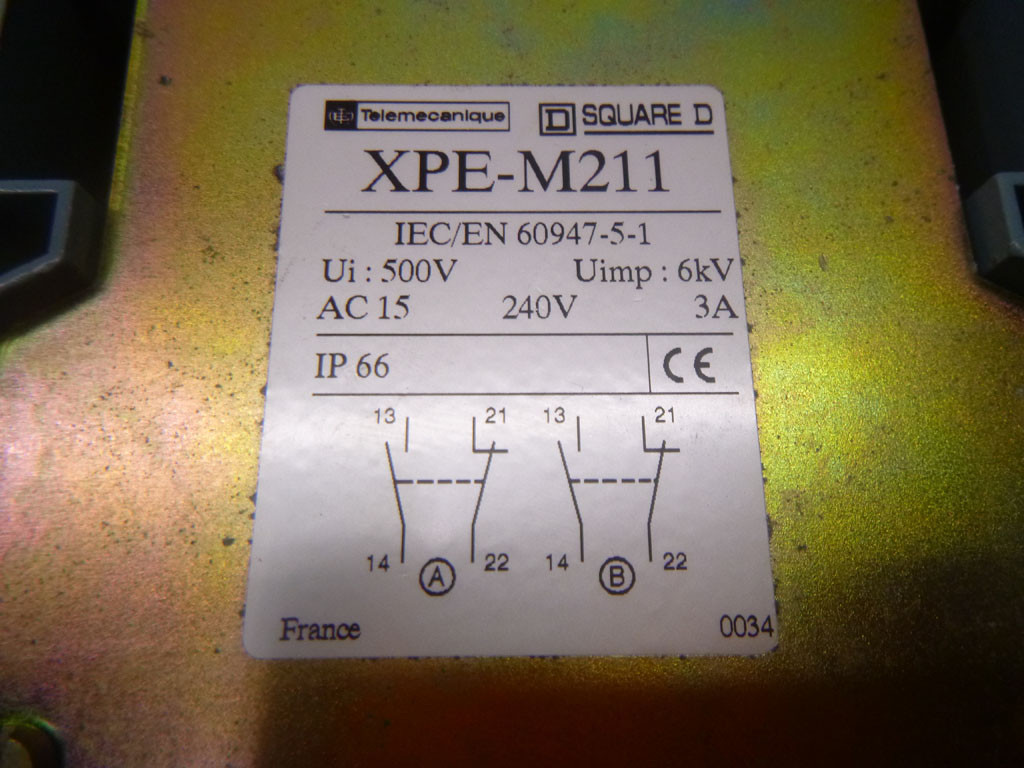 TÉLÉMÉCANIQUE  XPE-M211