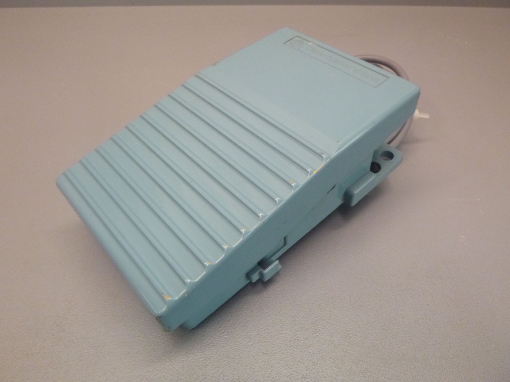 TÉLÉMÉCANIQUE  XPE-M211