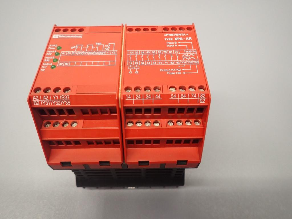 TÉLÉMÉCANIQUE  XPS-AR311144