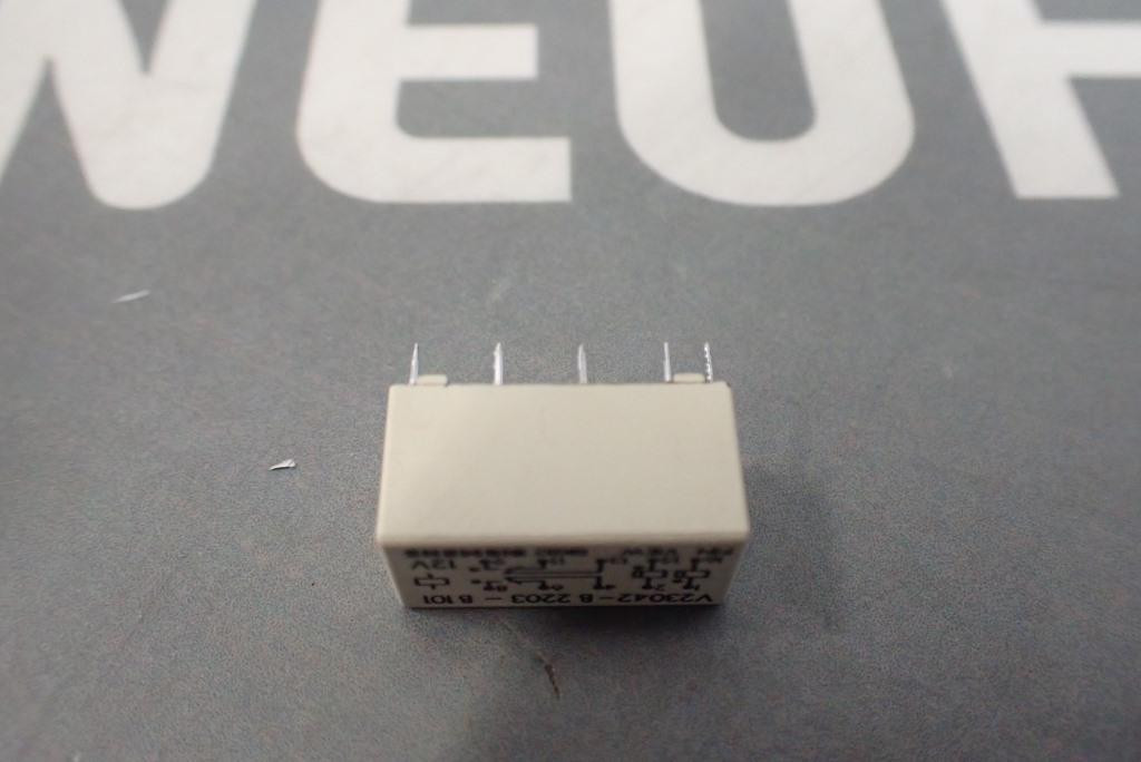 SIEMENS V23042-B2203-B101