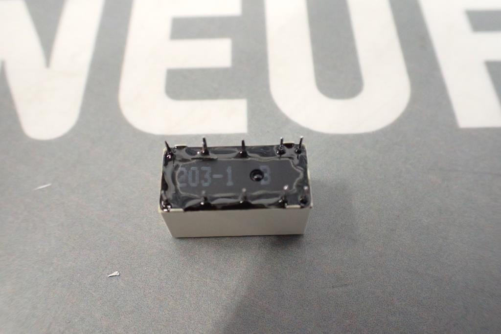 SIEMENS V23042-B2203-B101