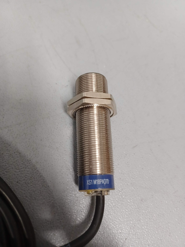 TÉLÉMÉCANIQUE  XS1M18PA370