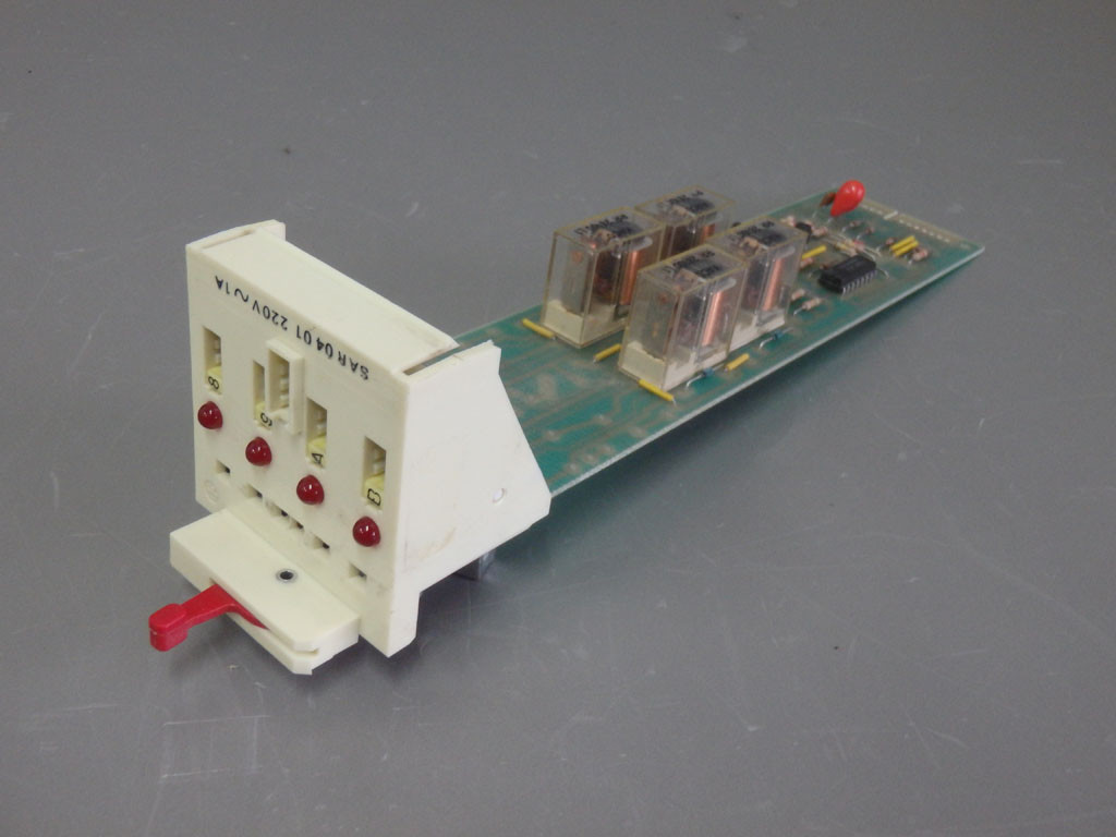 TÉLÉMÉCANIQUE  SAR0401220VAC1A