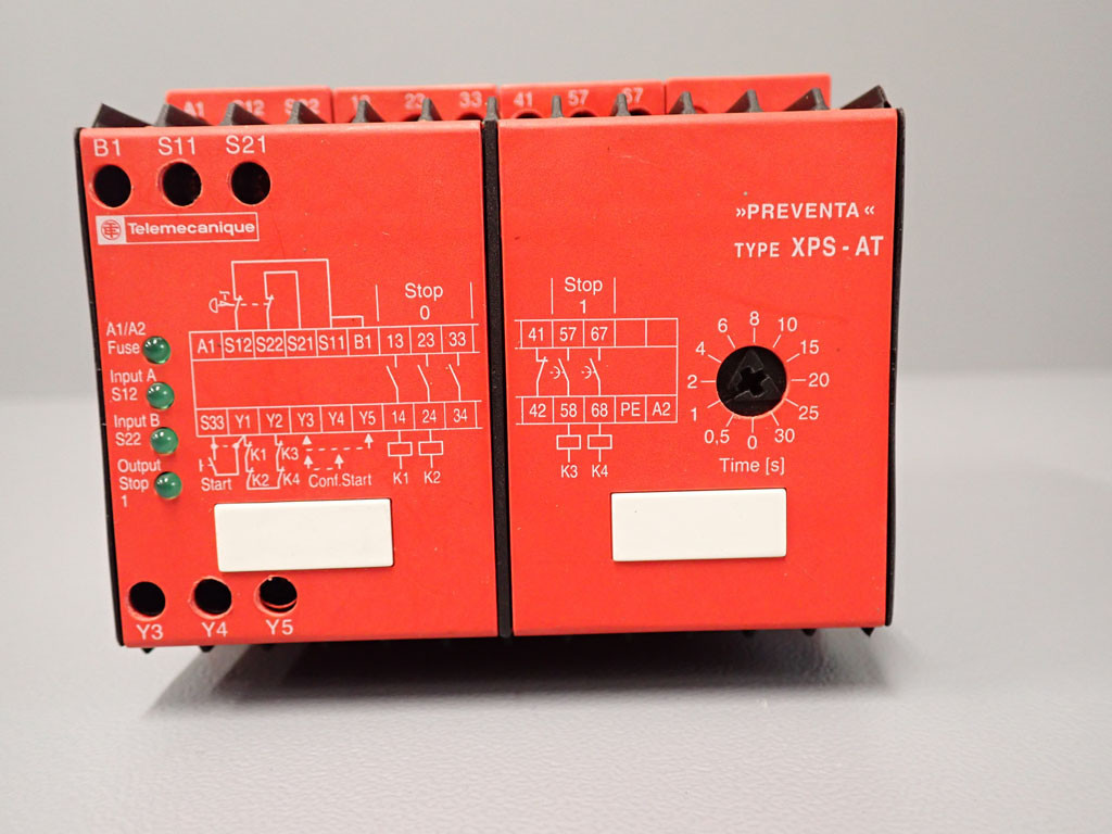 TÉLÉMÉCANIQUE  XPS-AT3710