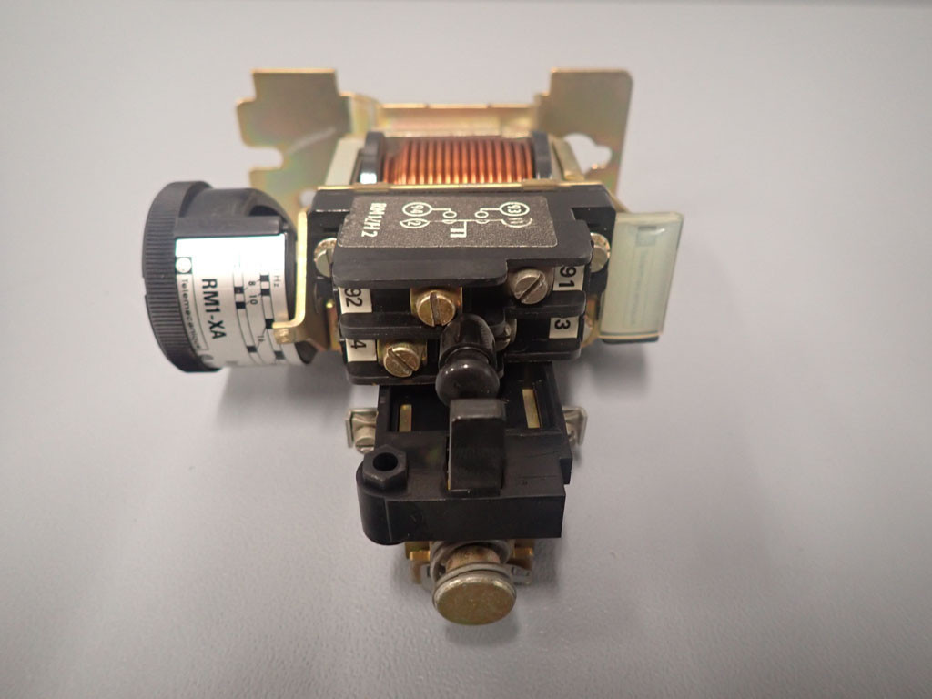 TÉLÉMÉCANIQUE  RM1-XA