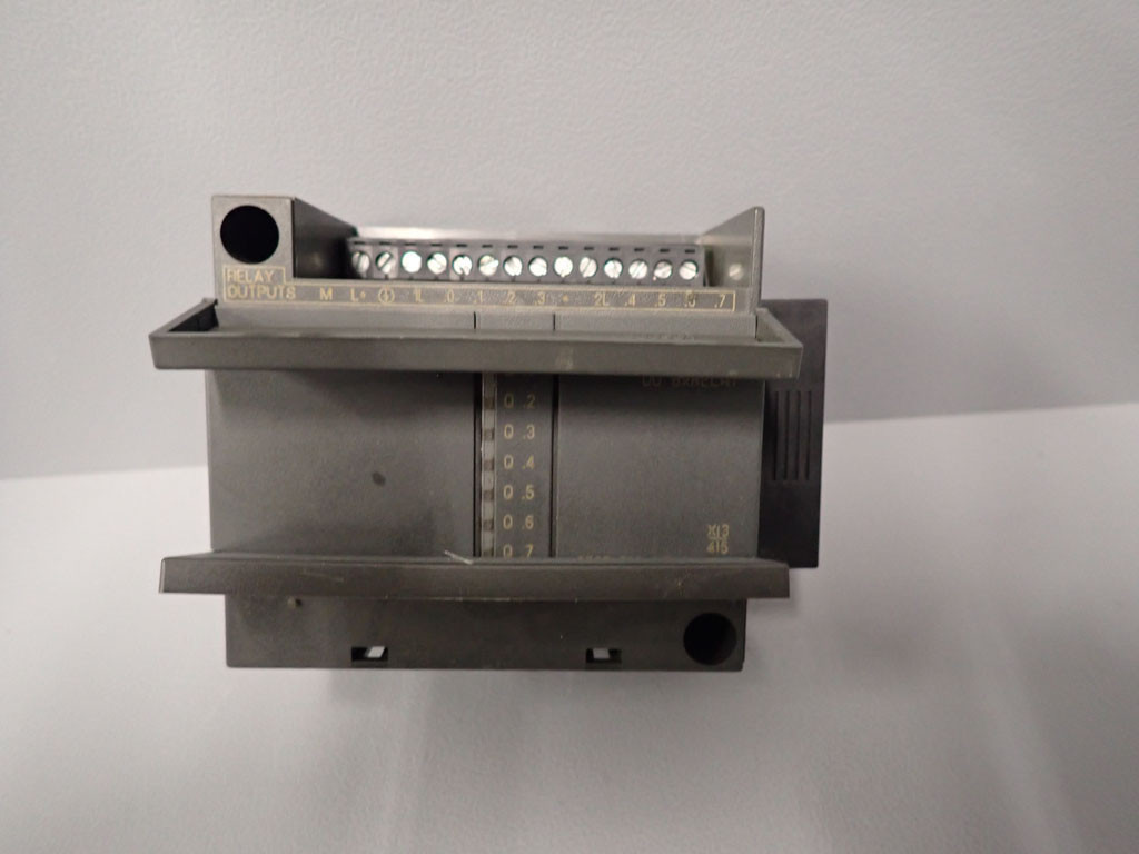 SIEMENS  6ES7222-1HF00-0XA0