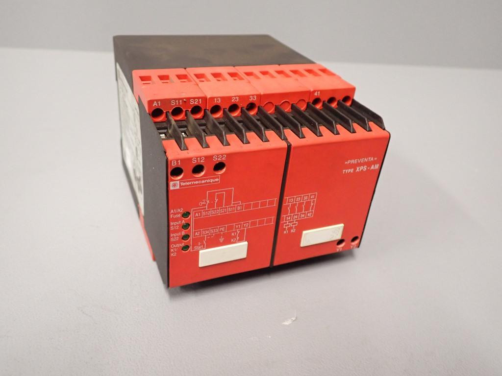 TÉLÉMÉCANIQUE  XPS-AM3440