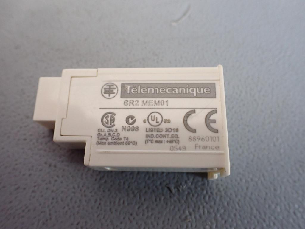 TÉLÉMÉCANIQUE  SR2MEM01
