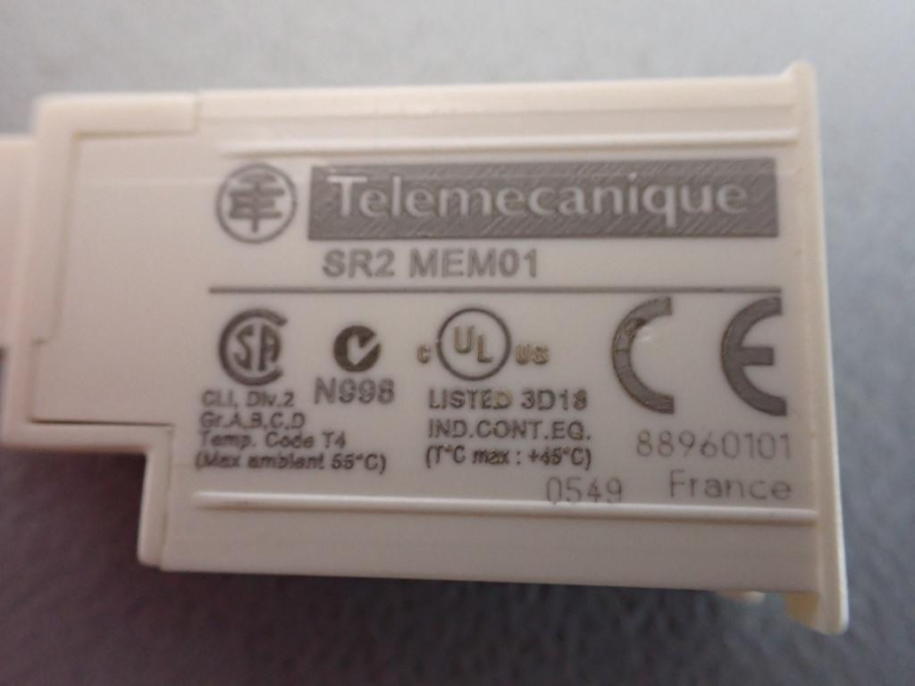 TÉLÉMÉCANIQUE  SR2MEM01