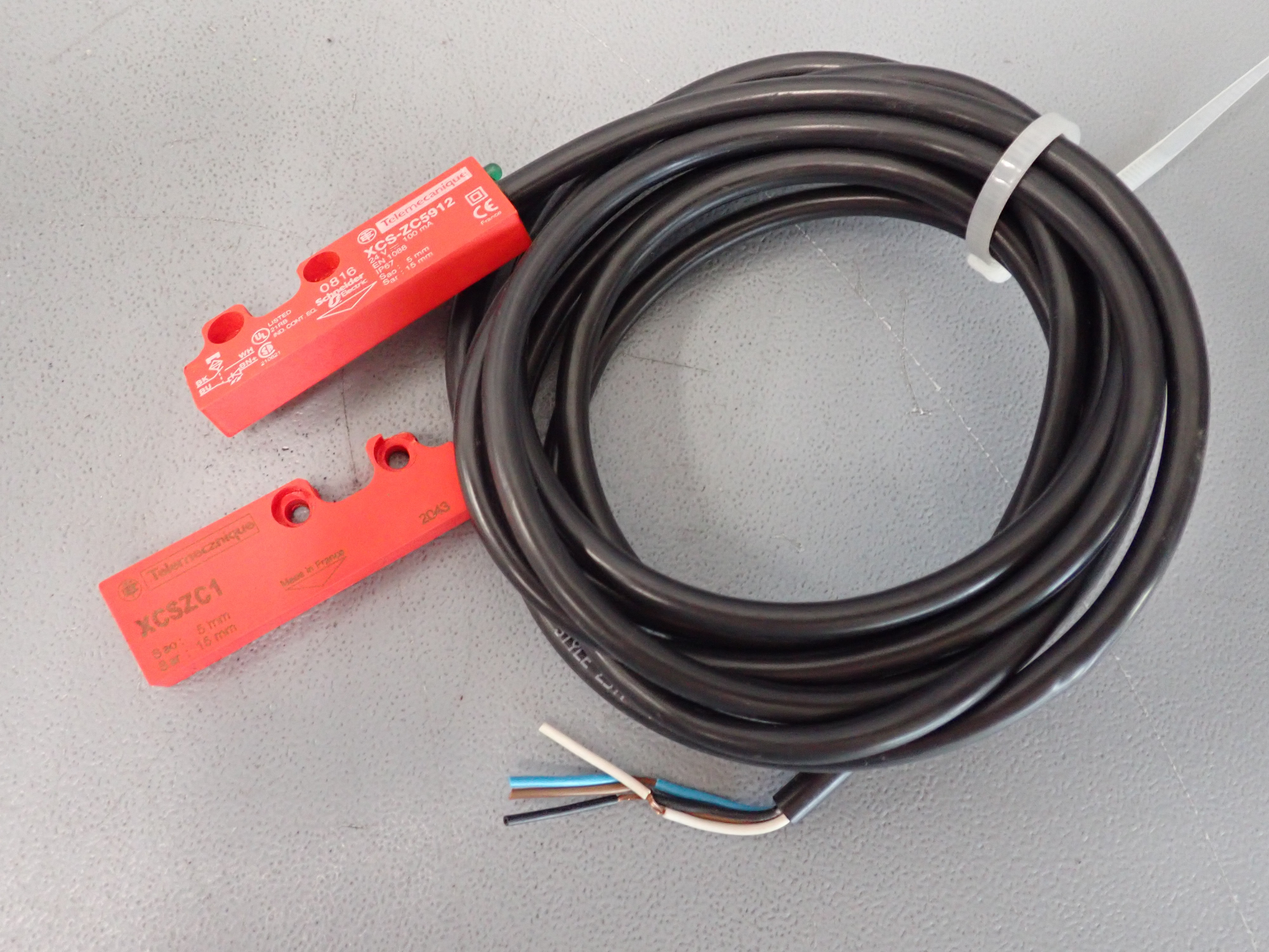 TÉLÉMÉCANIQUE  XCS-ZC5912