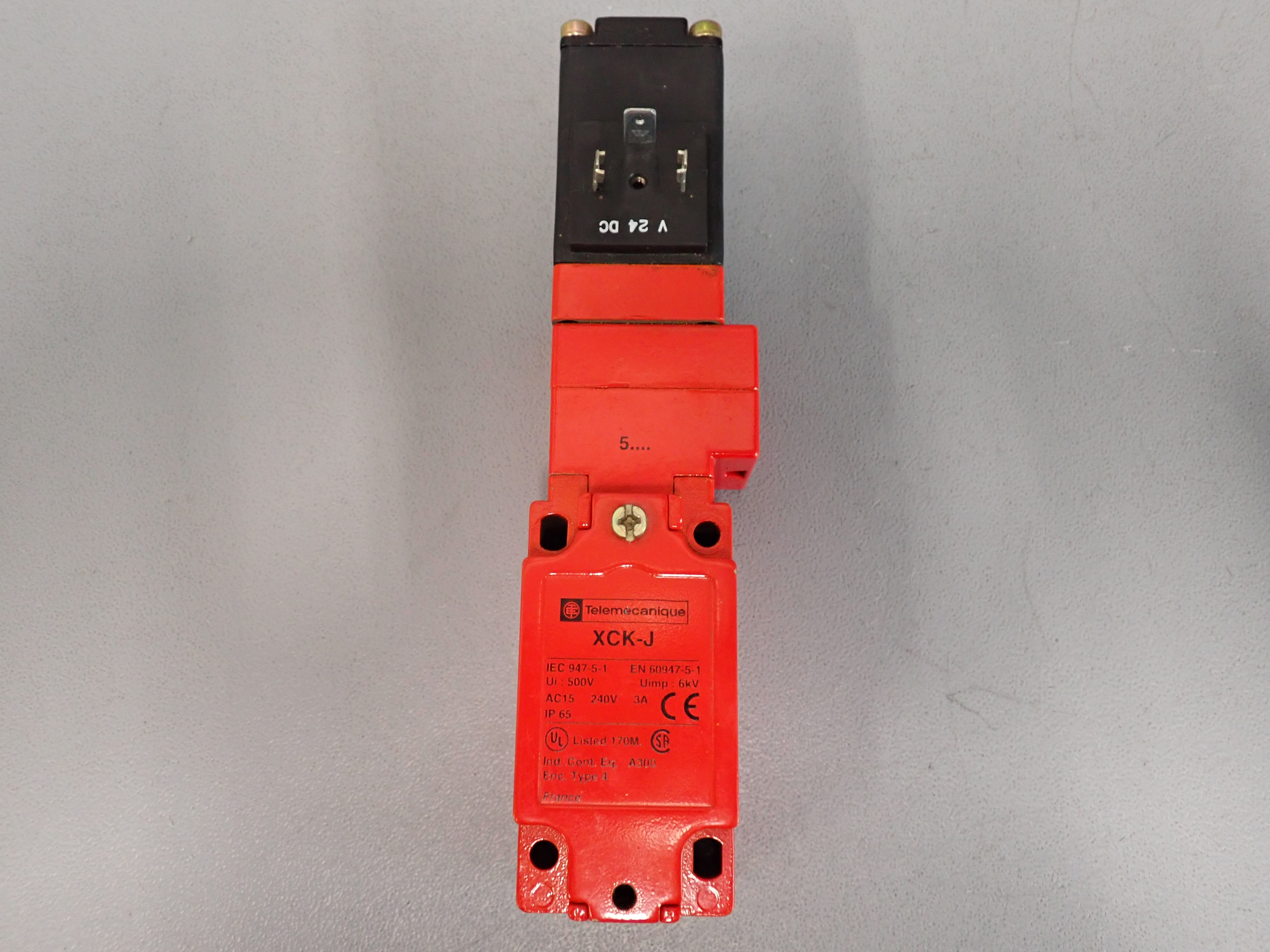 TÉLÉMÉCANIQUE  XCK-J5986B01