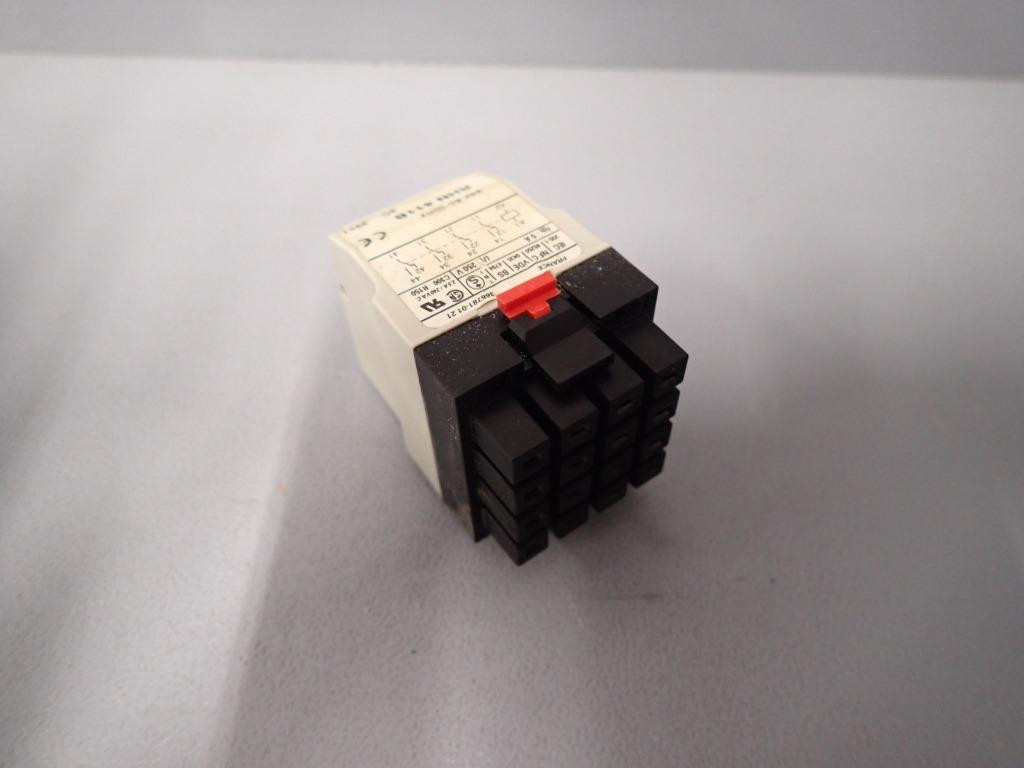 TÉLÉMÉCANIQUE  RHN411B