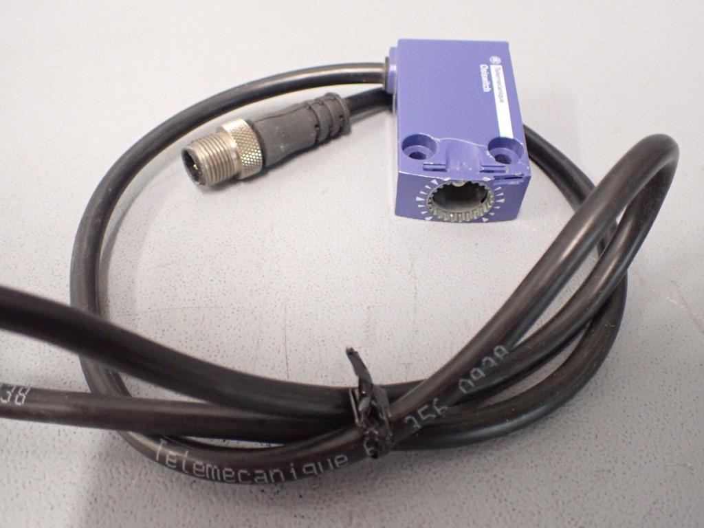 TÉLÉMÉCANIQUE  ZCMD21L08R12