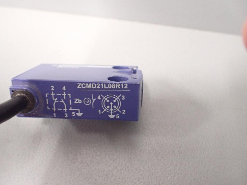 TÉLÉMÉCANIQUE  ZCMD21L08R12