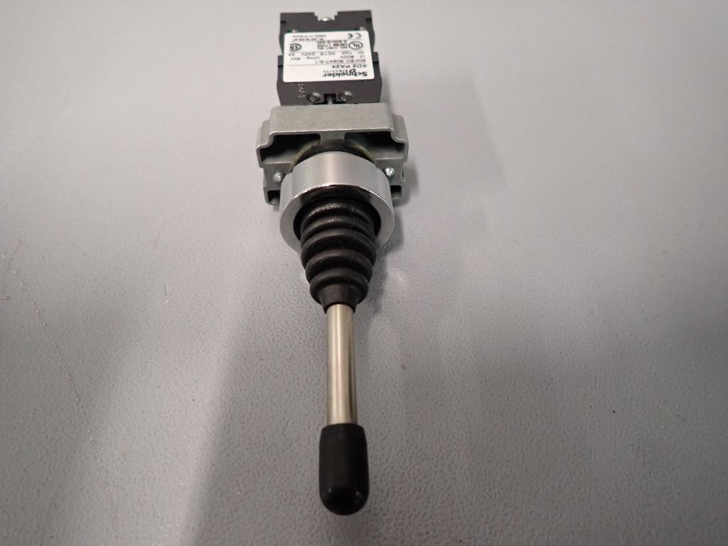 TÉLÉMÉCANIQUE  XD2PA24