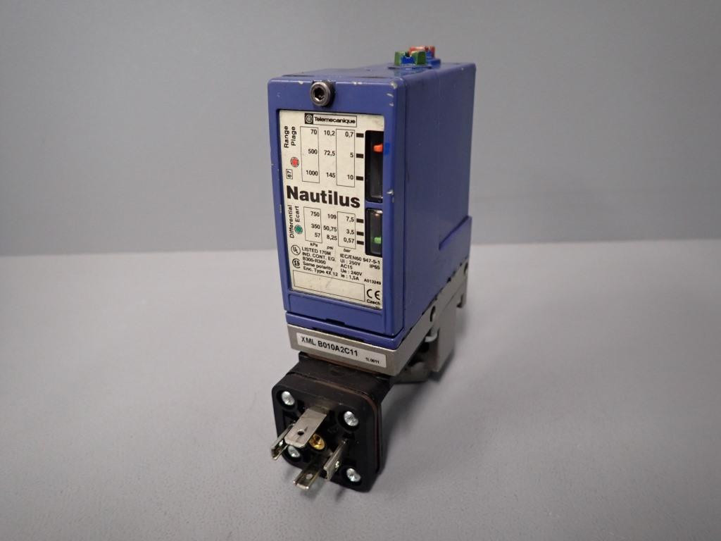 TÉLÉMÉCANIQUE  XMLB010A2C11