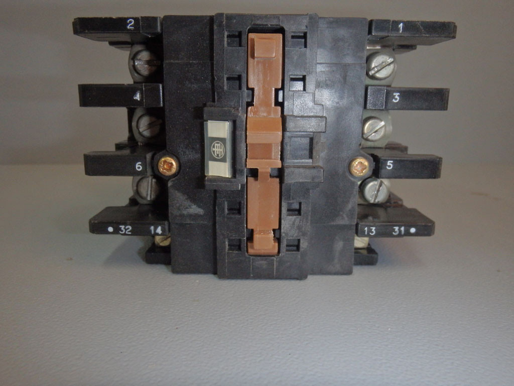 TÉLÉMÉCANIQUE  LC1D403