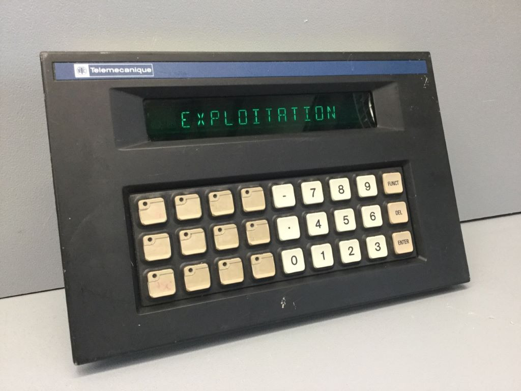 TÉLÉMÉCANIQUE  XBT-A72101