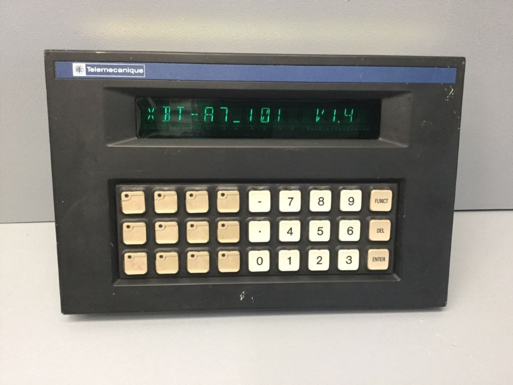 TÉLÉMÉCANIQUE  XBT-A72101