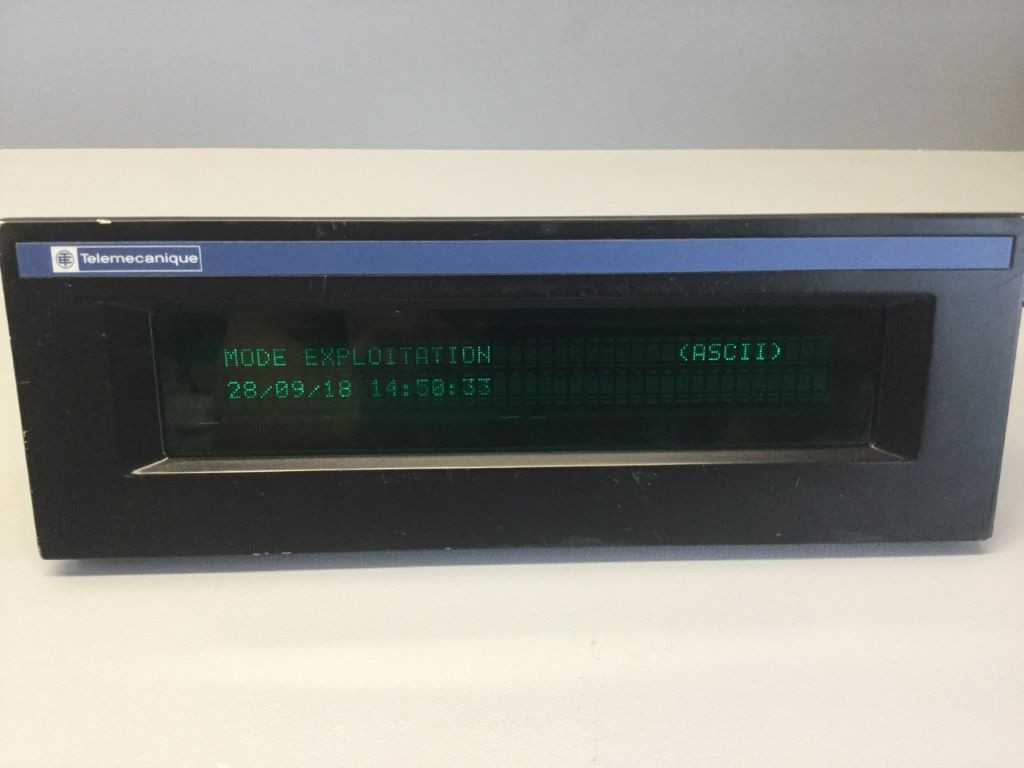 TÉLÉMÉCANIQUE  XBT-KN804110