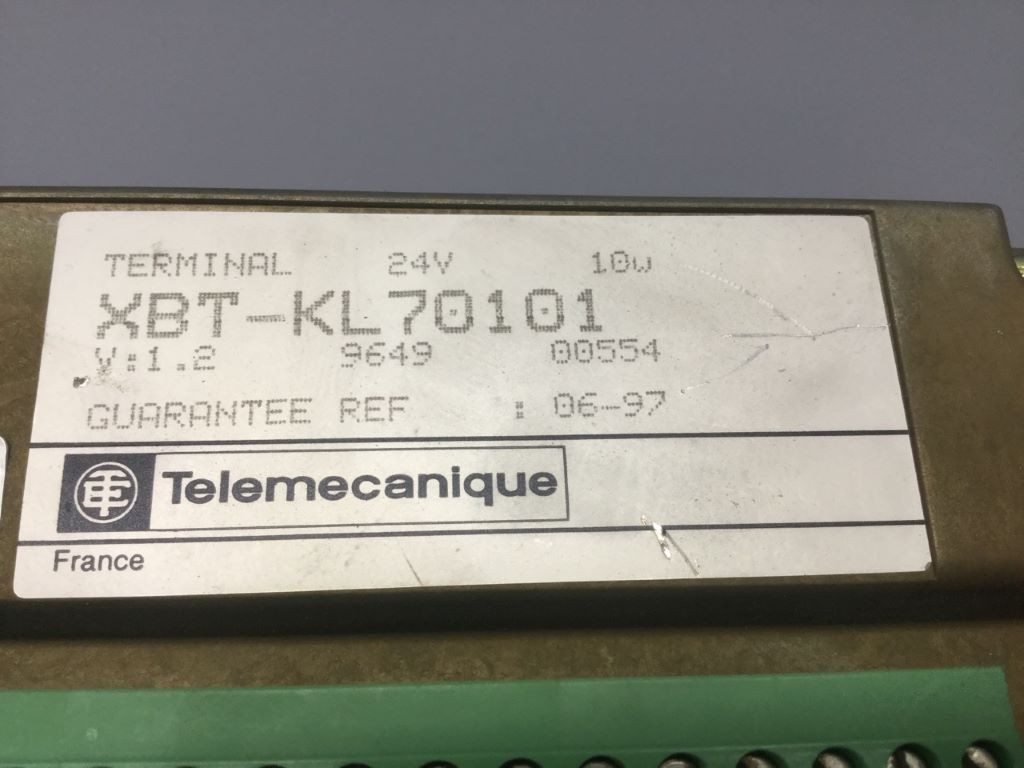 TÉLÉMÉCANIQUE  XBT-KL70101