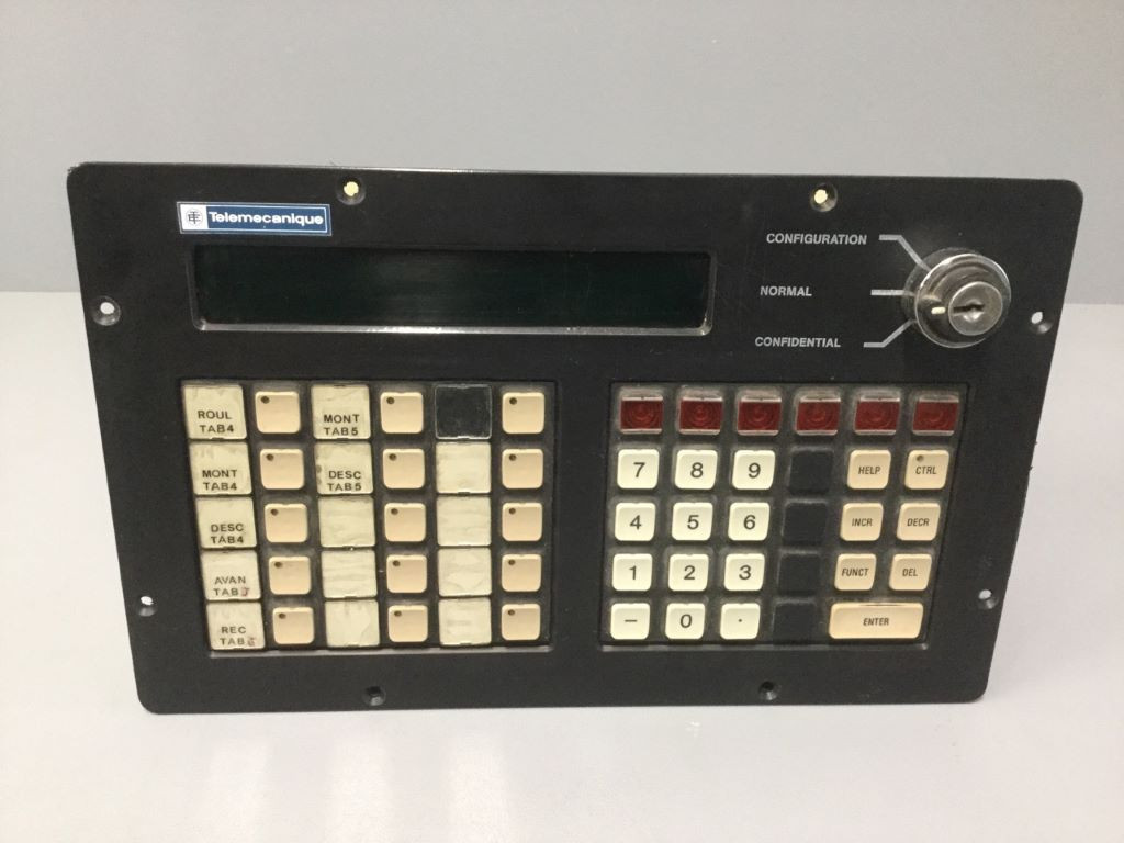 TÉLÉMÉCANIQUE  XBT-B8140