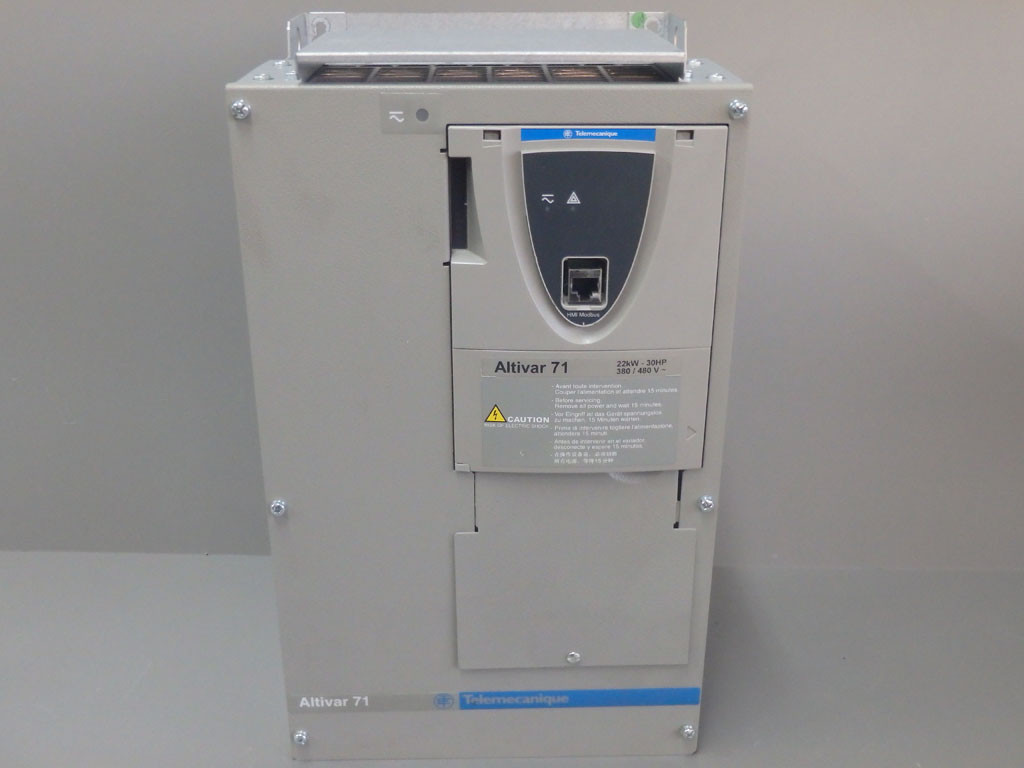 TÉLÉMÉCANIQUE  ATV71HD22N4