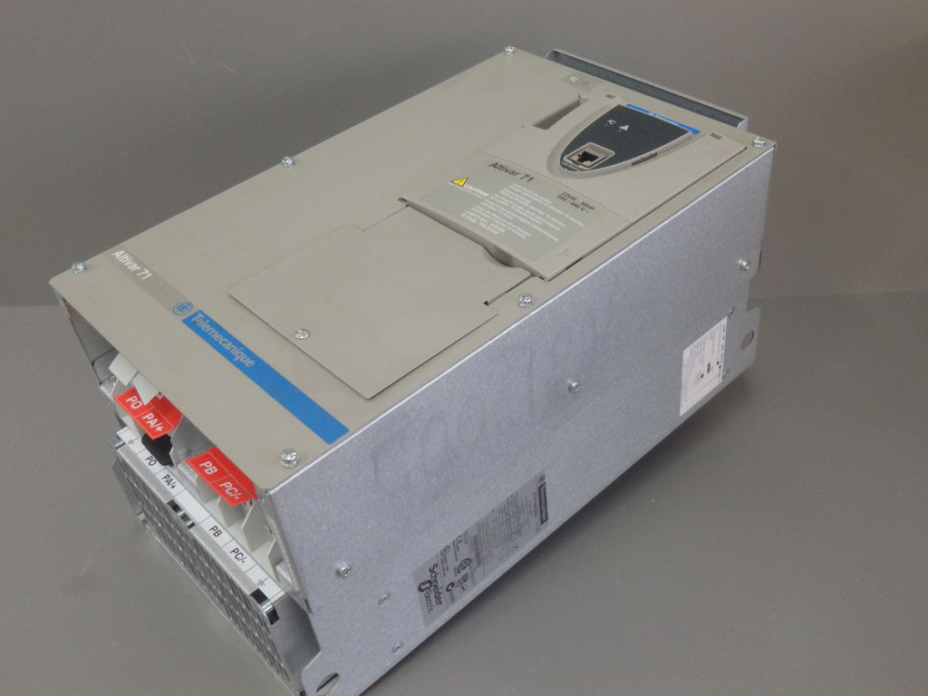 TÉLÉMÉCANIQUE  ATV71HD22N4