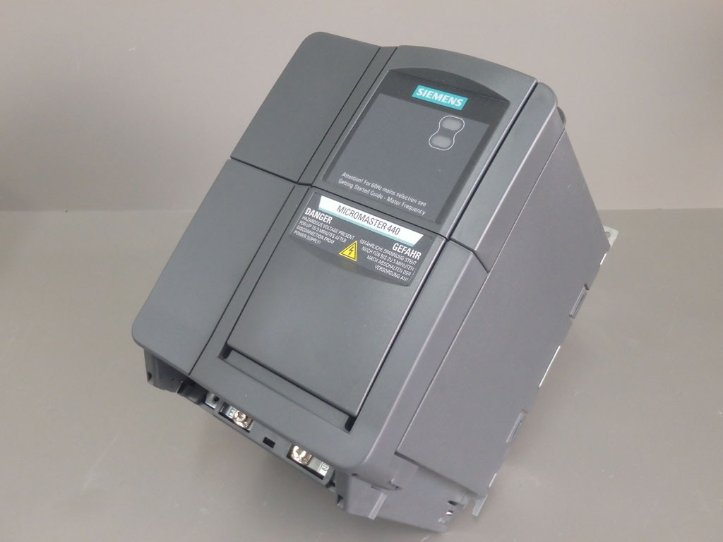 SIEMENS 6SE6440-2UD24-0BA1