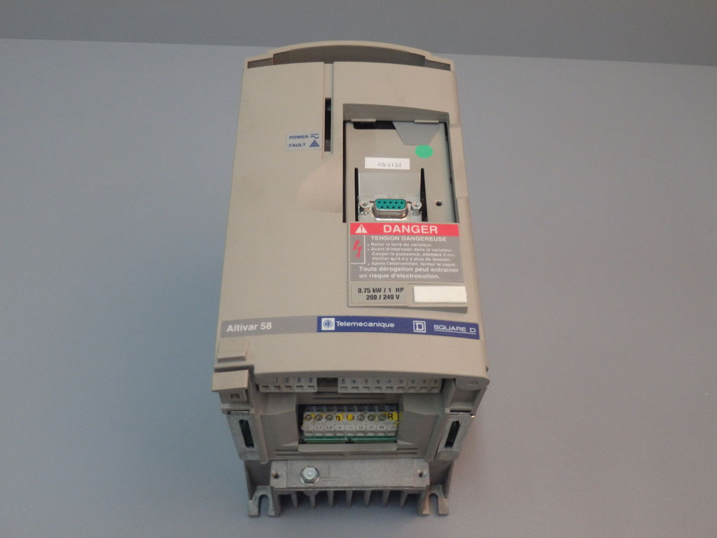 TÉLÉMÉCANIQUE  ATV58HU18M2