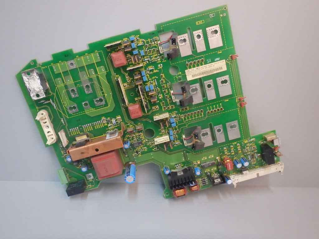 SIEMENS 6SE7024-7ED84-1HF2-Z