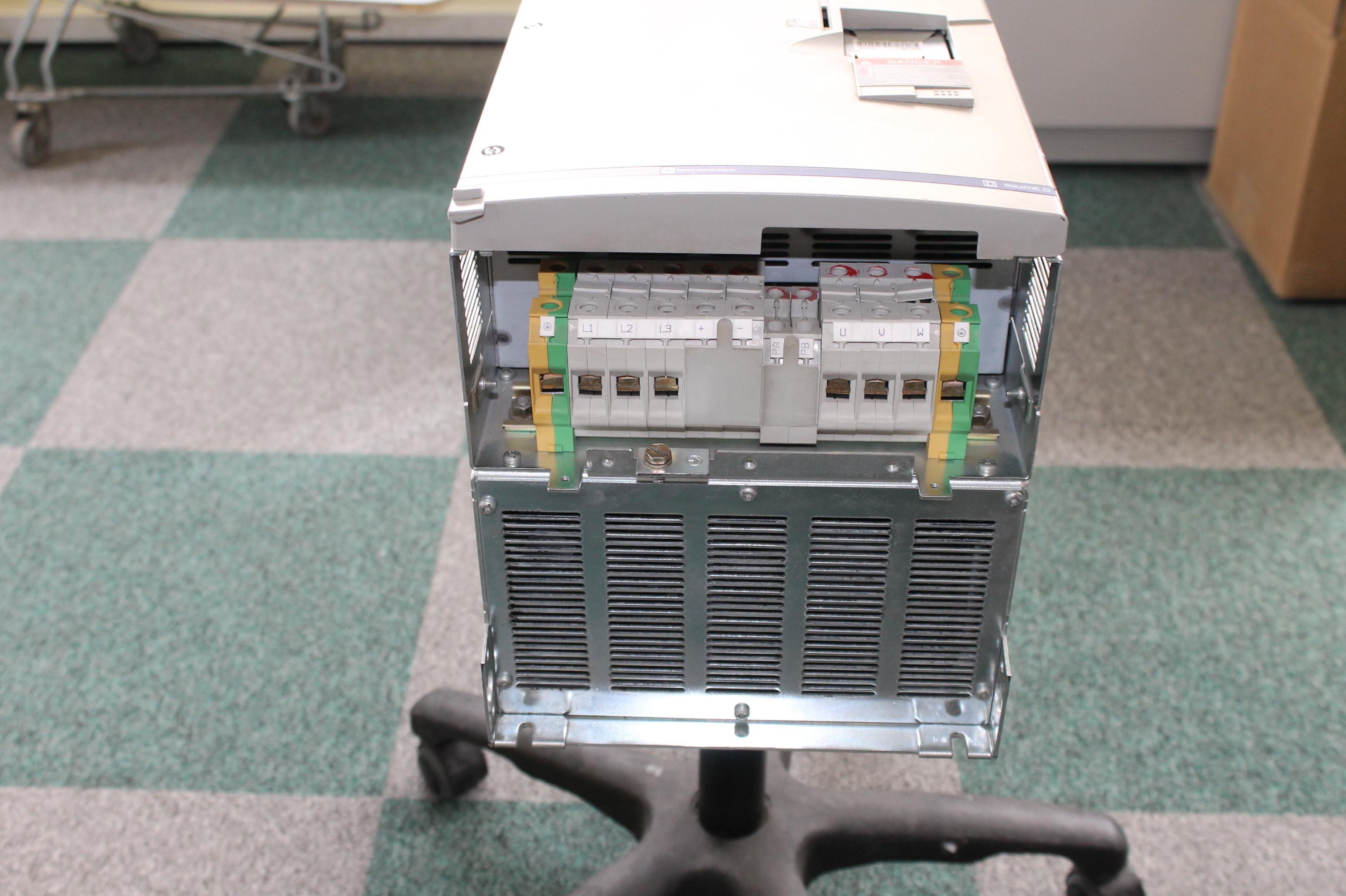 TÉLÉMÉCANIQUE  ATV58HD33N4