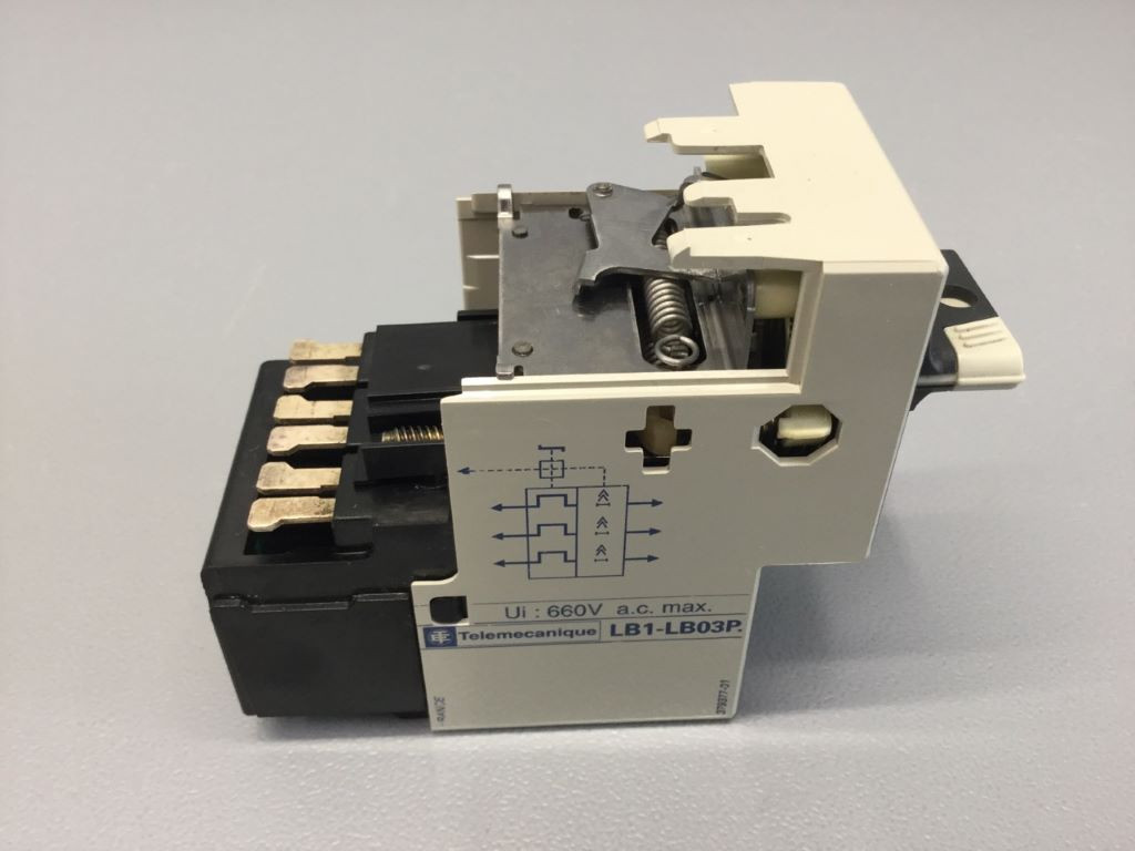 TÉLÉMÉCANIQUE  LB1LB03P