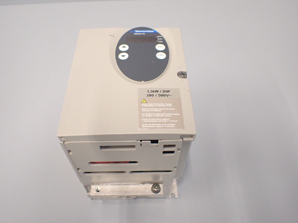 TÉLÉMÉCANIQUE  ATV31HU15N4