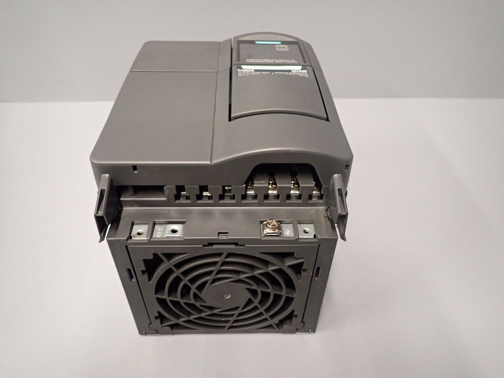 SIEMENS 6SE6440-2AD25-5CA1