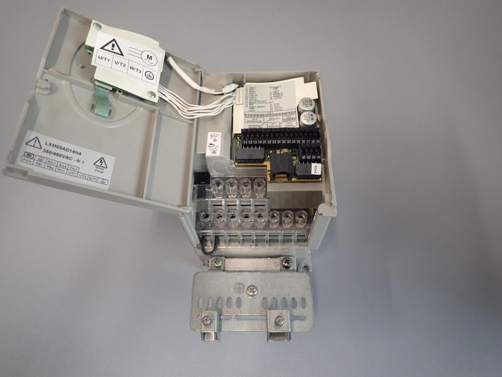 SCHNEIDER  LXM05AD14N4