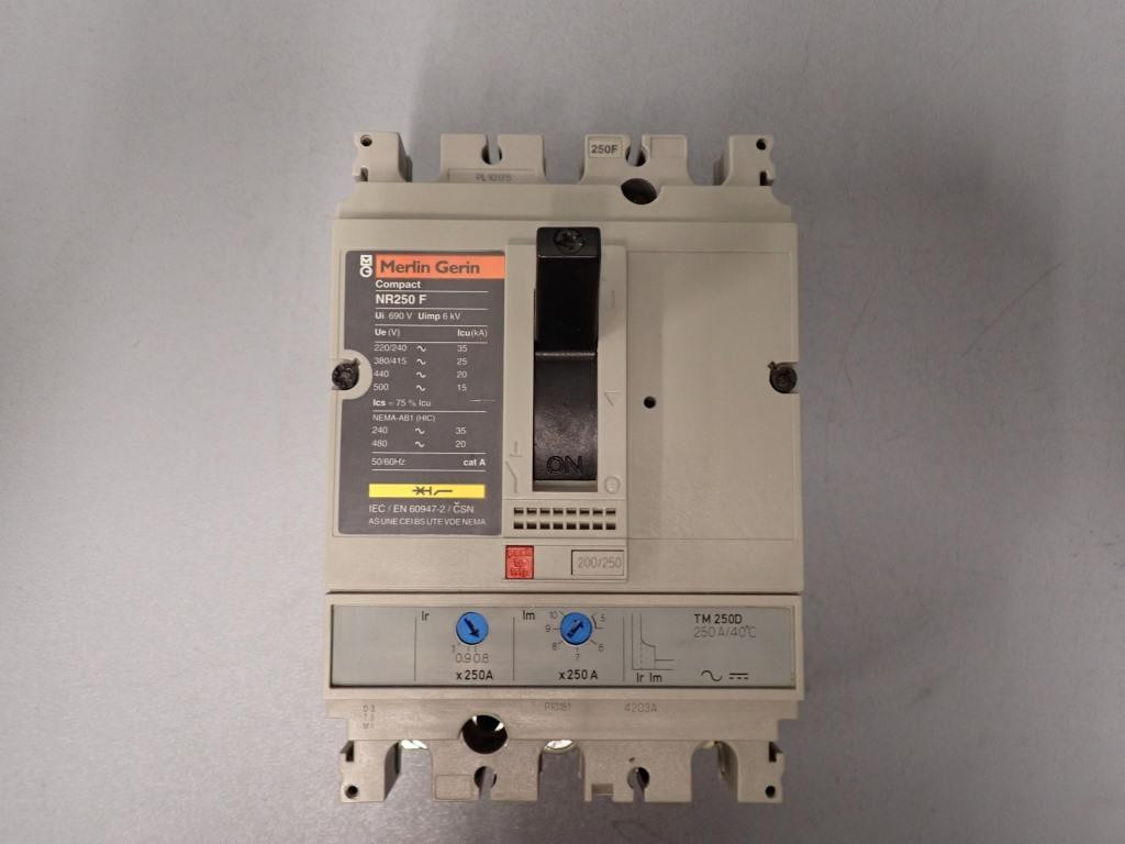 MERLIN GERIN NR250F
