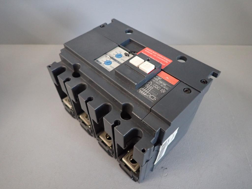 SCHNEIDER  VIGINSX100/160