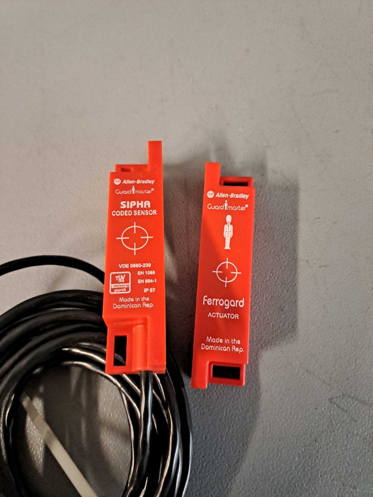 ALLEN-BRADLEY 440NS32017