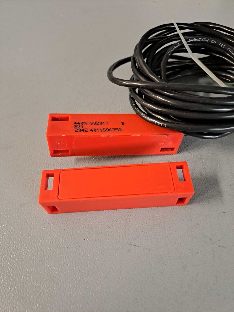 ALLEN-BRADLEY 440NS32017