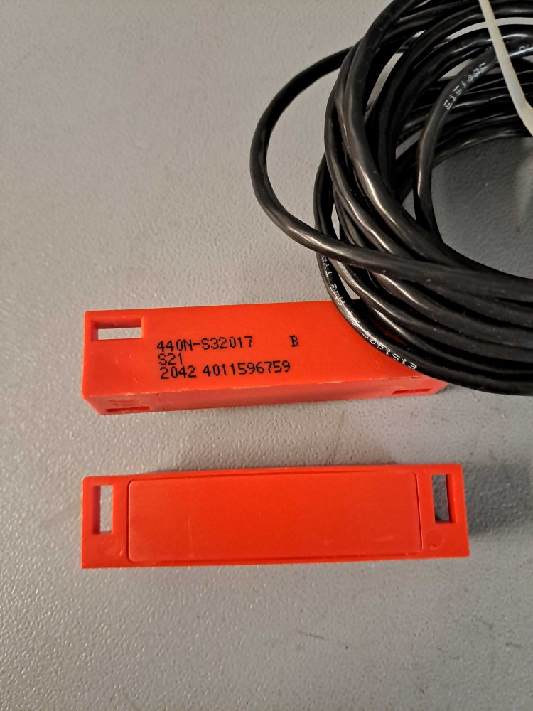 ALLEN-BRADLEY 440NS32017