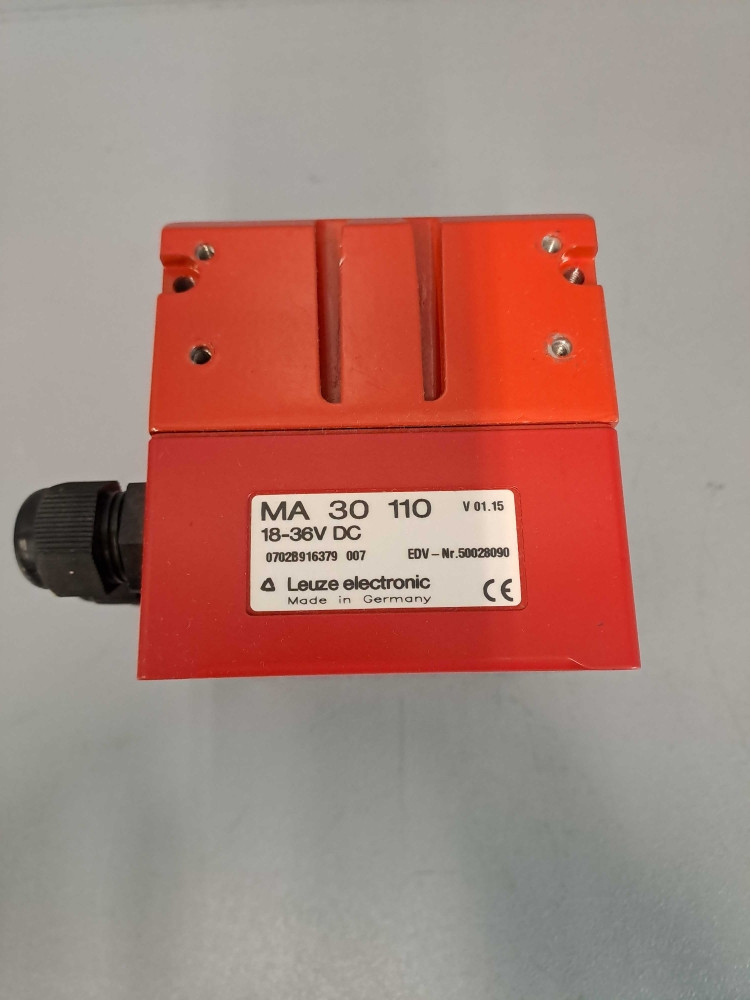 LEUZE MA30110