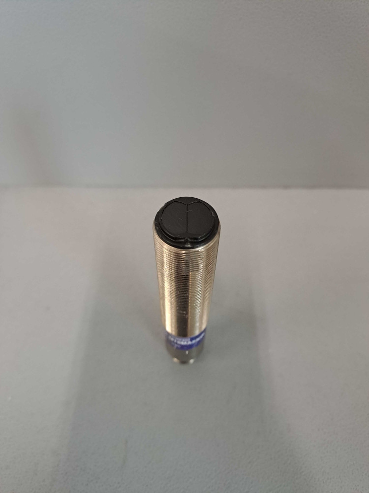 SCHNEIDER  XU5M18MA230K