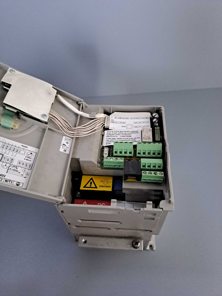 SCHNEIDER  ATV31HU11M2