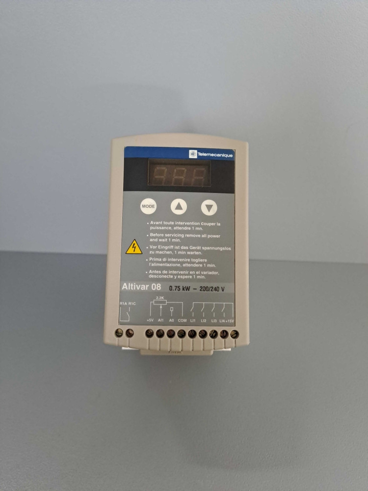 TÉLÉMÉCANIQUE  ATV08HU18M2