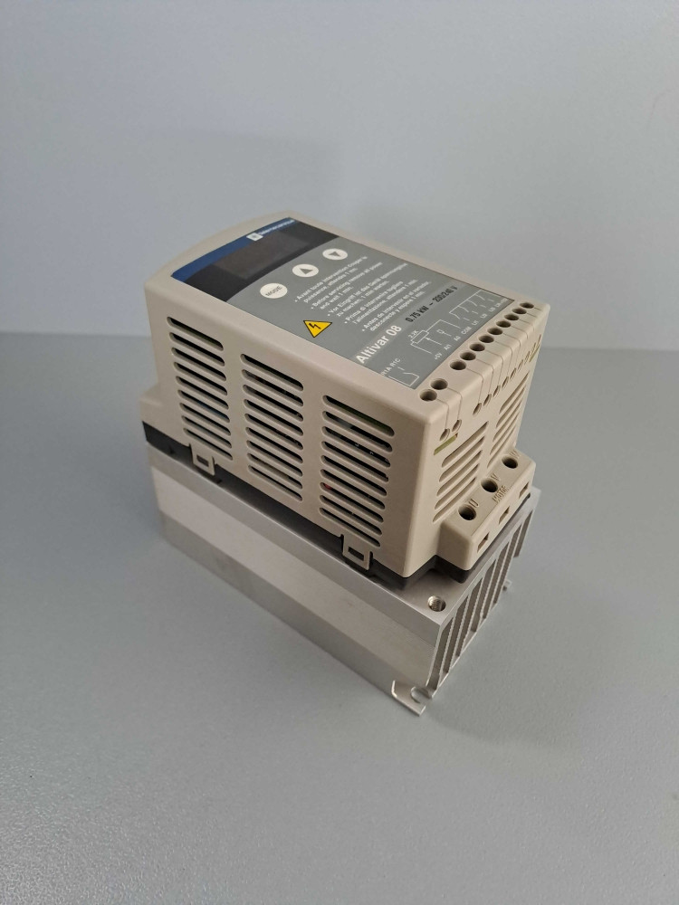 TÉLÉMÉCANIQUE  ATV08HU18M2