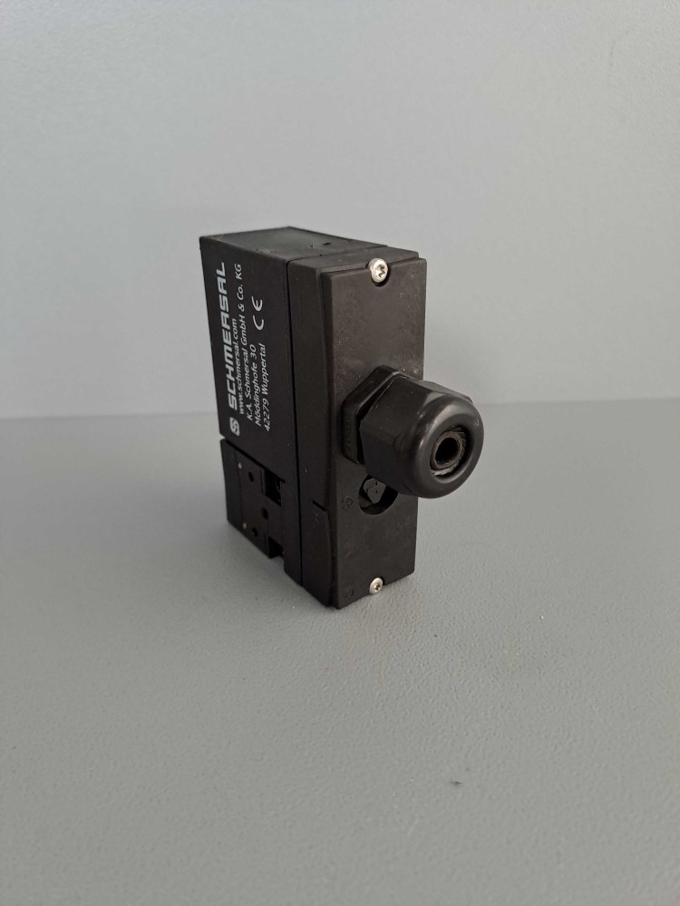 SCHMERSAL AZM17002ZRKA