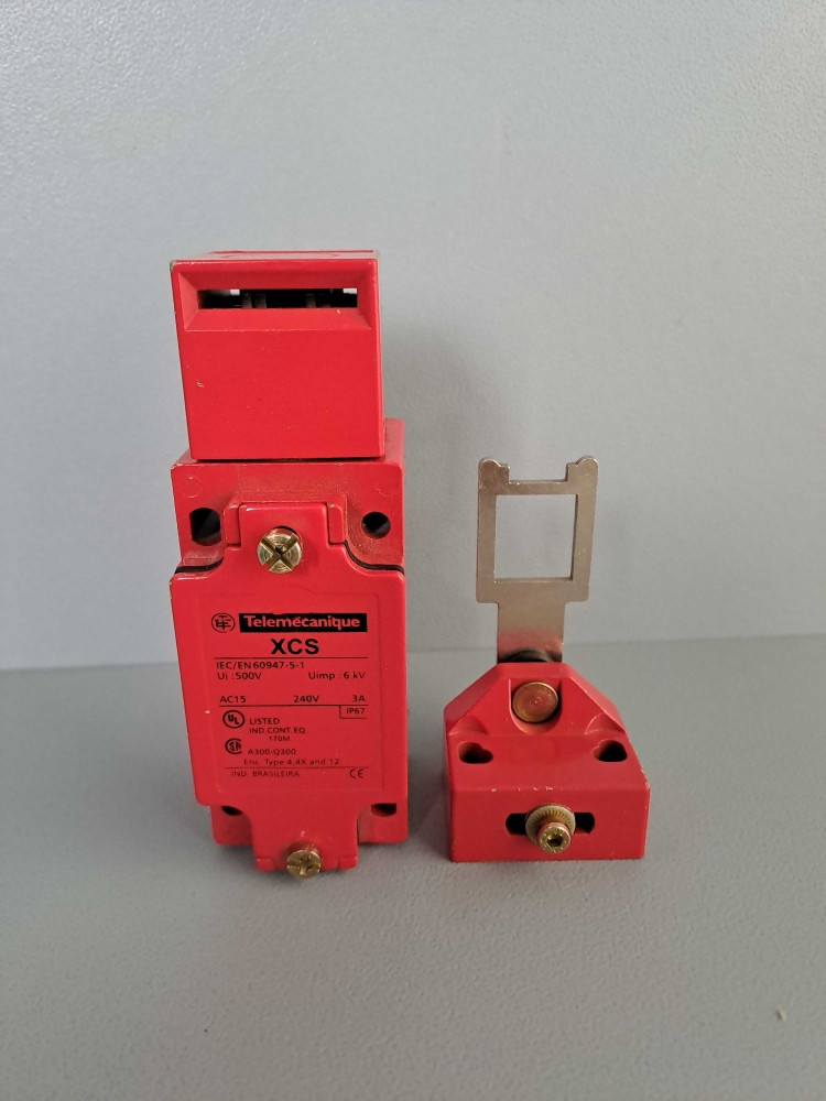 TÉLÉMÉCANIQUE  XCSA501