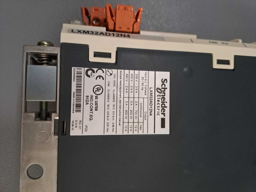 SCHNEIDER  LXM32AD12N4