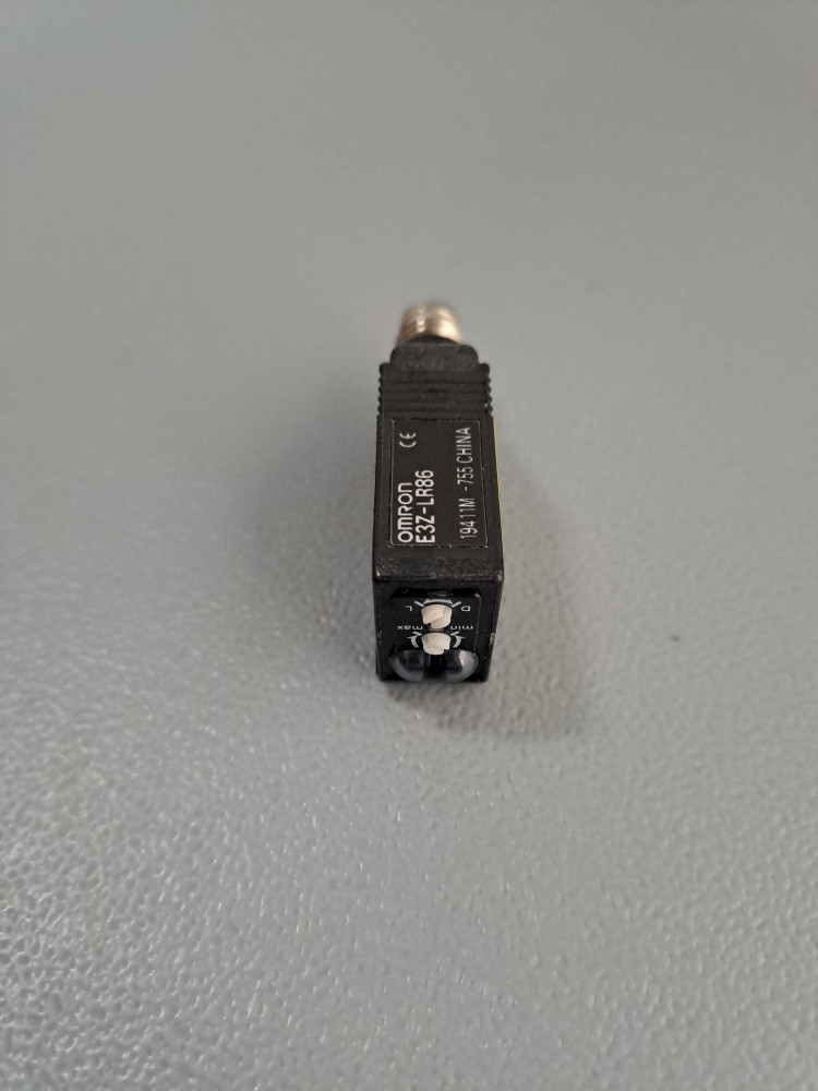 OMRON  E3ZLR86